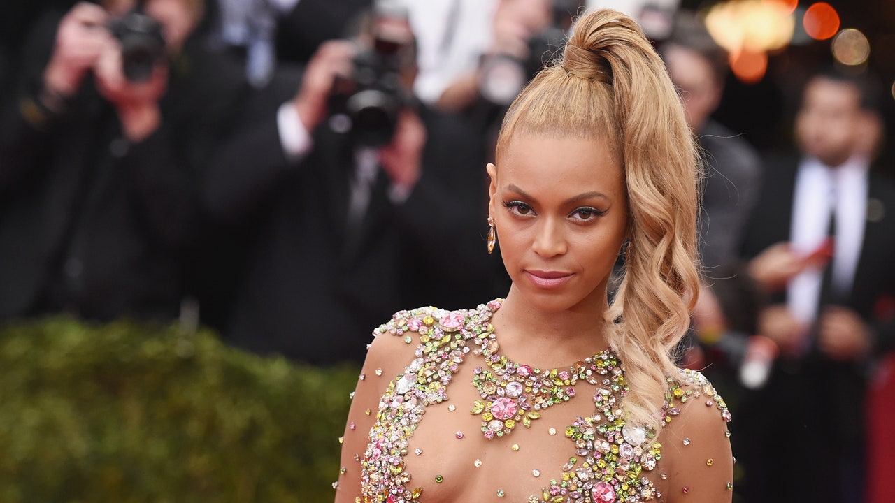 Beyoncé, Harlem Nights temalı Giyilebilir Sanat Galasında Gucci'de görev yaptı