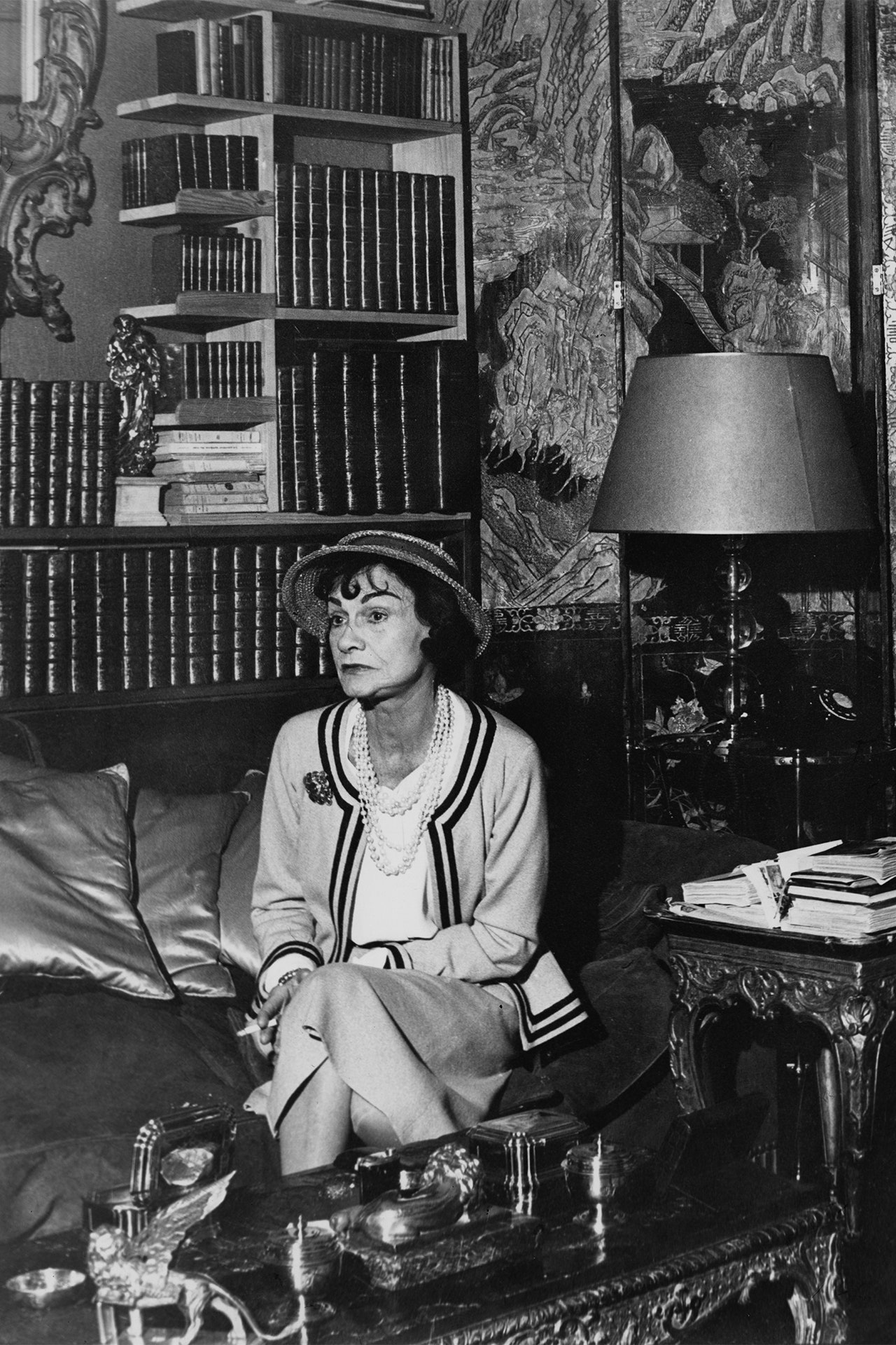 Coco Chanel, 1960 yılında Hotel Ritz Paris'teki dairesinde