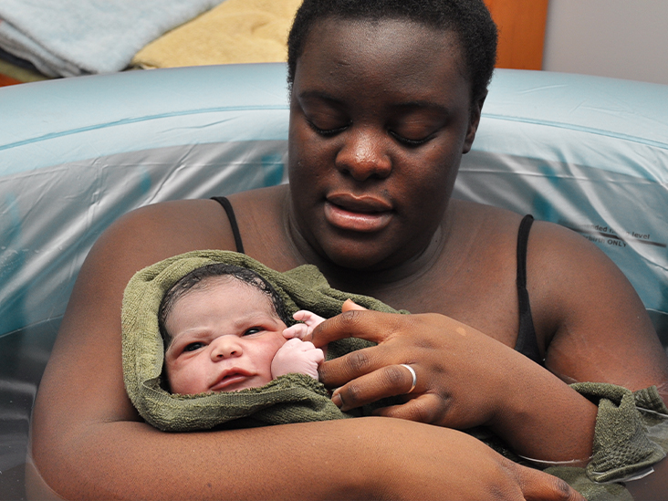 Evde Doğum: Bu Artan Trendin Riskleri ve Faydaları