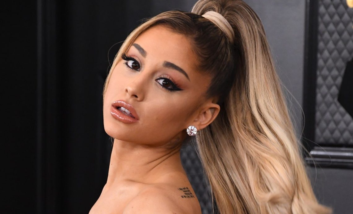 Ariana Grande bu ikonik saç stilini geri getirdi ve hayranlar çıldırıyor