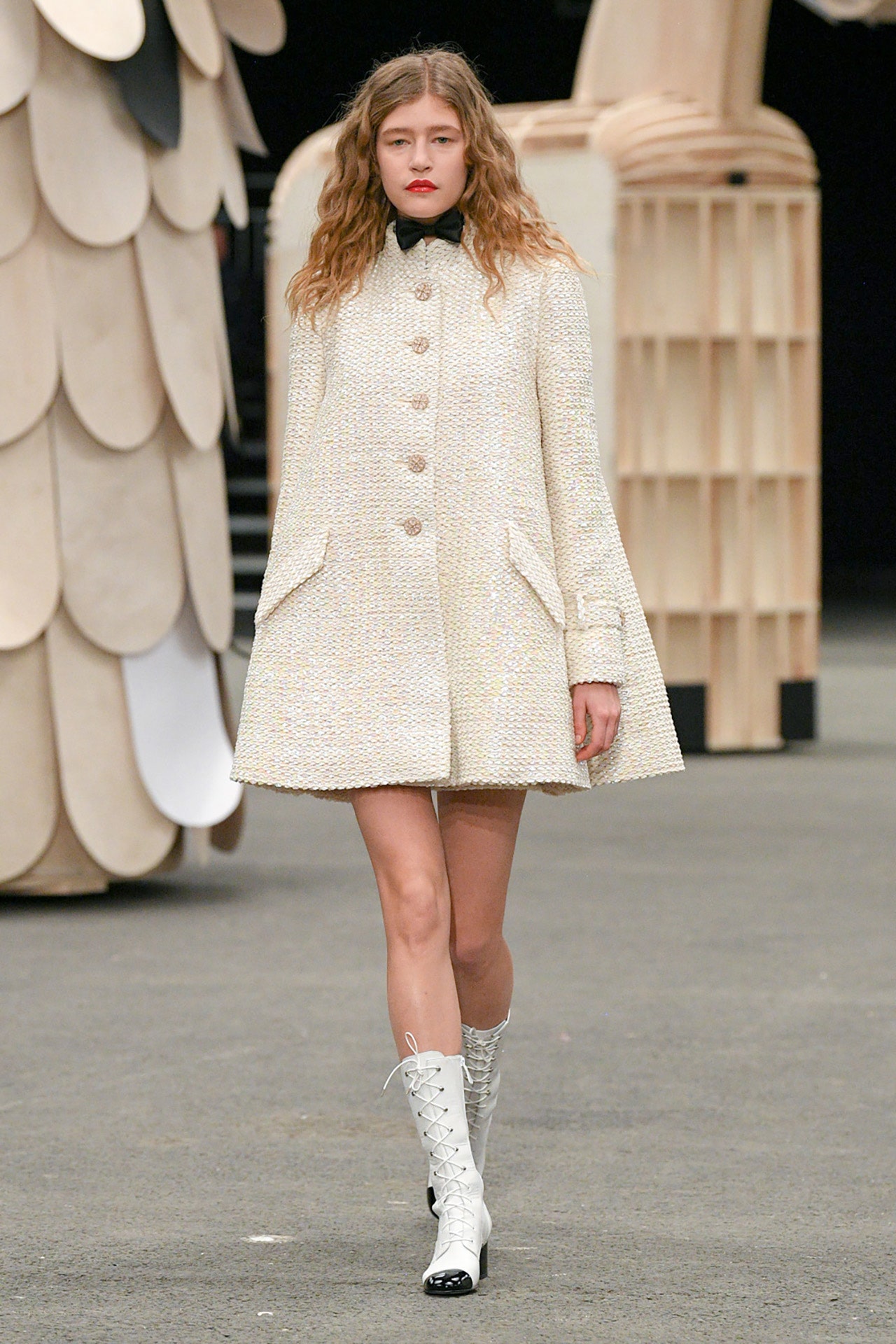 Chanel, en son Paris Couture Week koleksiyonuyla kendine güvenen stile saygı duruşunda bulunuyor