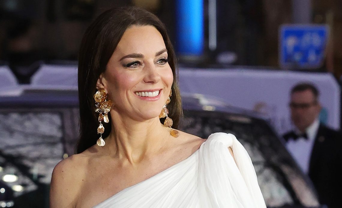 Kate Middleton, 2019'da giydiği elbiseyle BAFTA'lara döndü.
