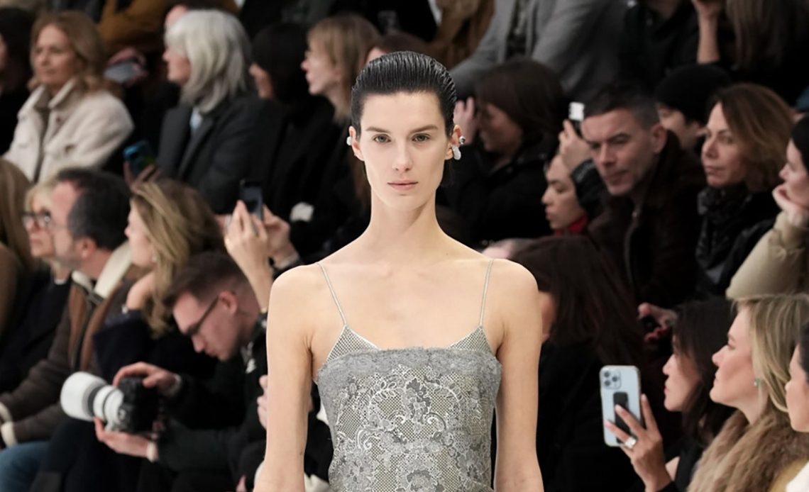 Fendi, Paris Couture Haftası'nda sonsuz zarafet sunuyor
