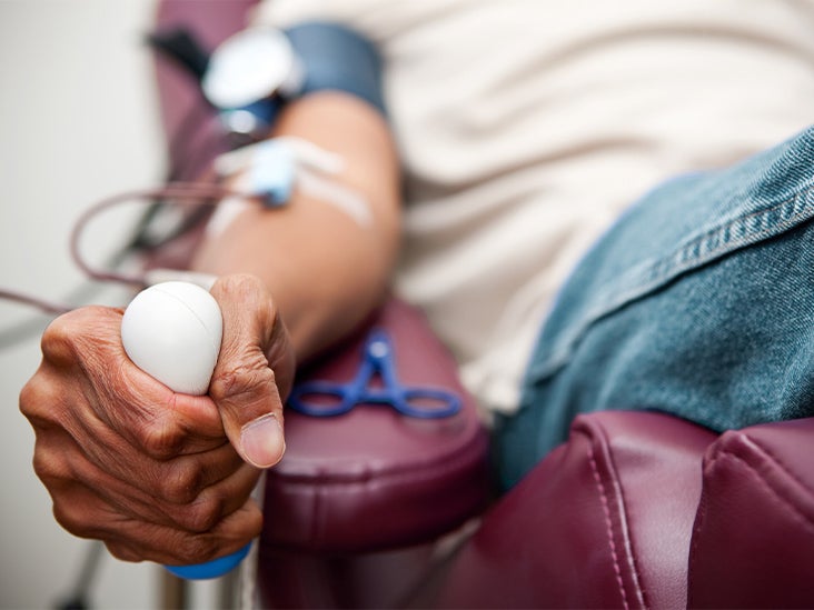 FDA nihayet eşcinsel ve biseksüel erkeklerin zaman sınırı olmadan kan bağışlamasına izin verebilir