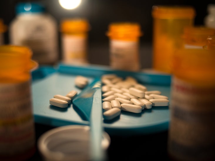 Opioid reçeteleri ve intihar oranları nasıl ilişkilidir?