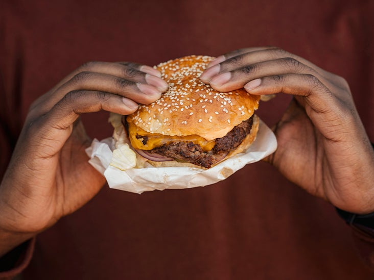 Bir Adam Sadece McDonald's Yiyerek Nasıl Kilo Veriyor - Ama Sağlık Uzmanları Bunun Kötü Bir Fikir Olduğunu Söylüyor