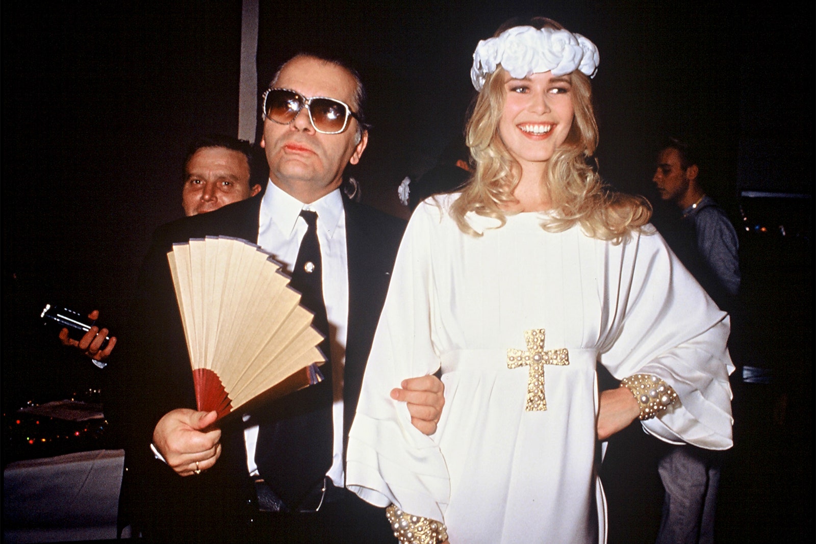 Karl Lagerfeld ve Claudia Schiffer, 1992'de bir Chanel defilesinde