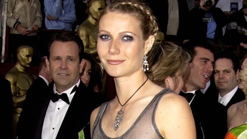 Gwyneth Paltrow'un kızı Apple, Oscar töreni için tartışmalı çıplak elbisesini ödünç aldı.