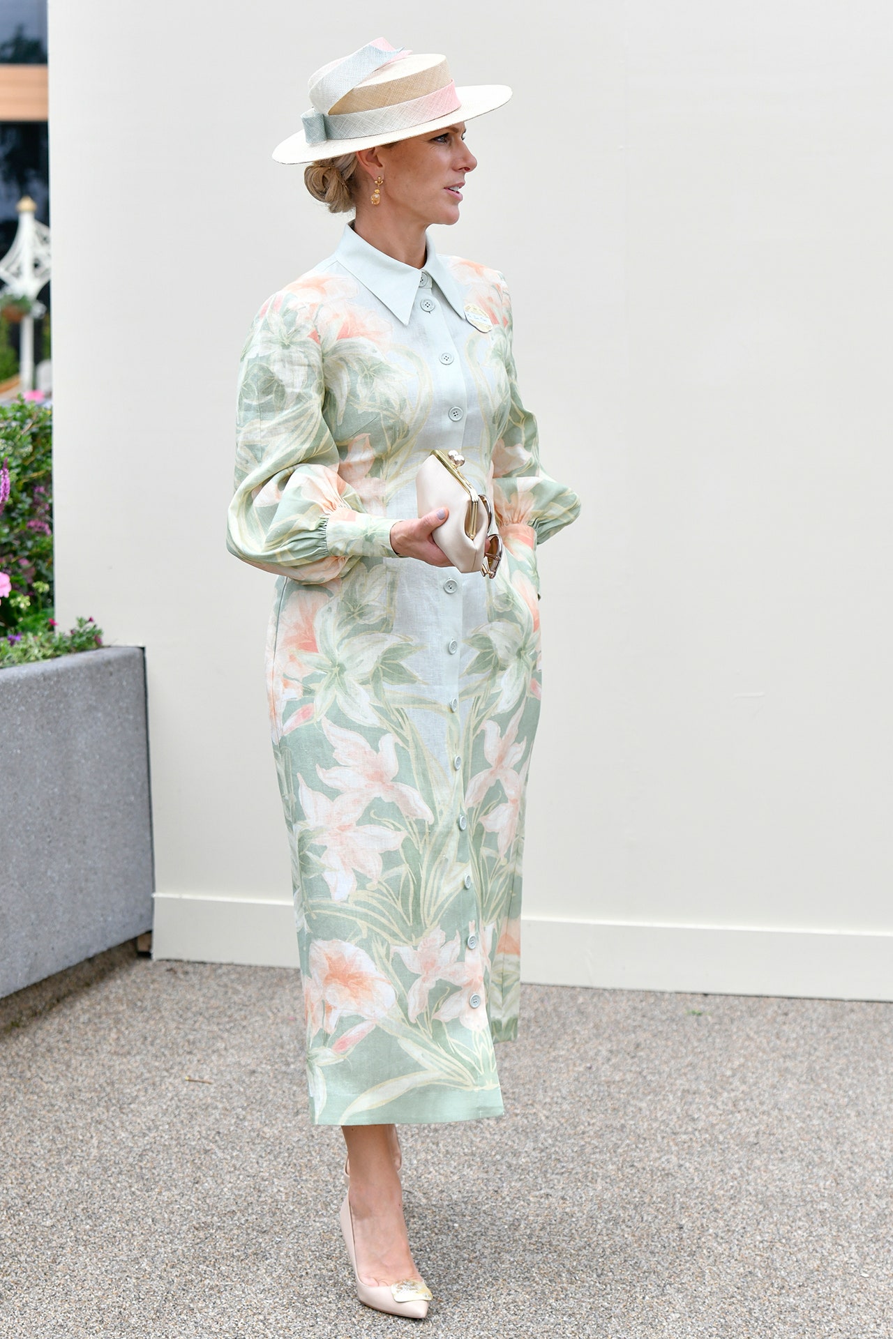 Zara Tindall, Royal Ascot'ta Lio Lin'i giyiyor