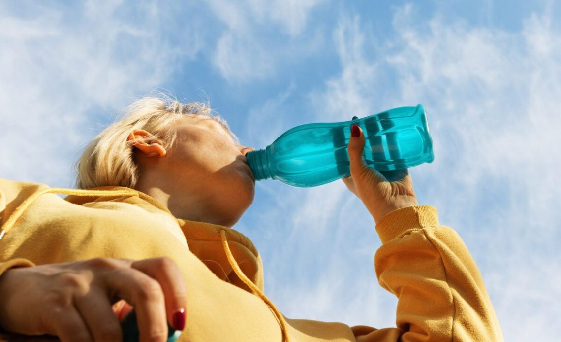 Tek kullanımlık su şişeniz 240.000 plastik nanopartikül içerebilir
