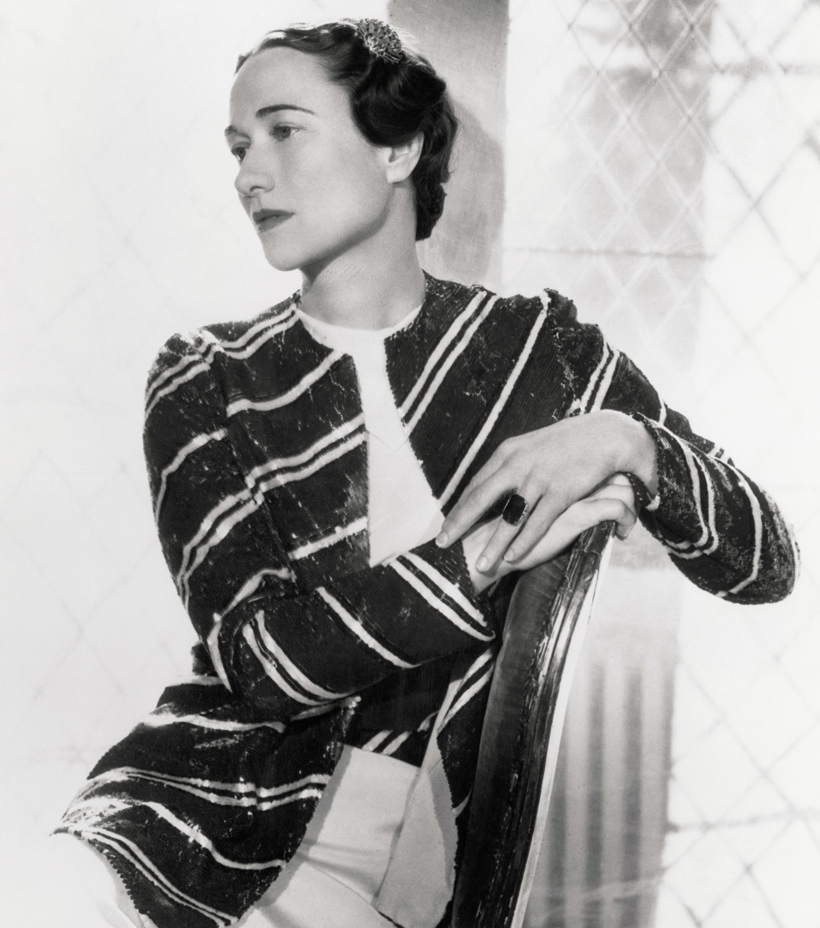Görüntünün olası içeriği Wallis Simpson Kişisi Genç Yüzü Kafa Fotoğrafçılığı Portre Resmi Giyim Bluz ve Kıyafet