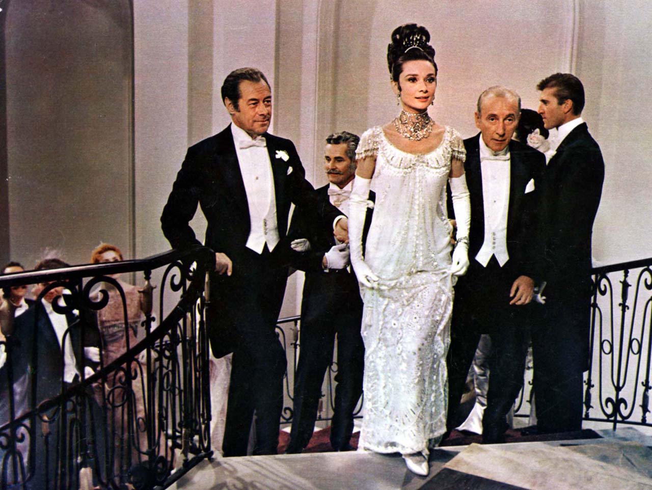 Görüntünün olası içeriği Audrey Hepburn Rex Harrison Wilfrid HydeBeyaz İnsan Kişi Giyim Giyim İnsanlar Takım Elbise ve Ceket