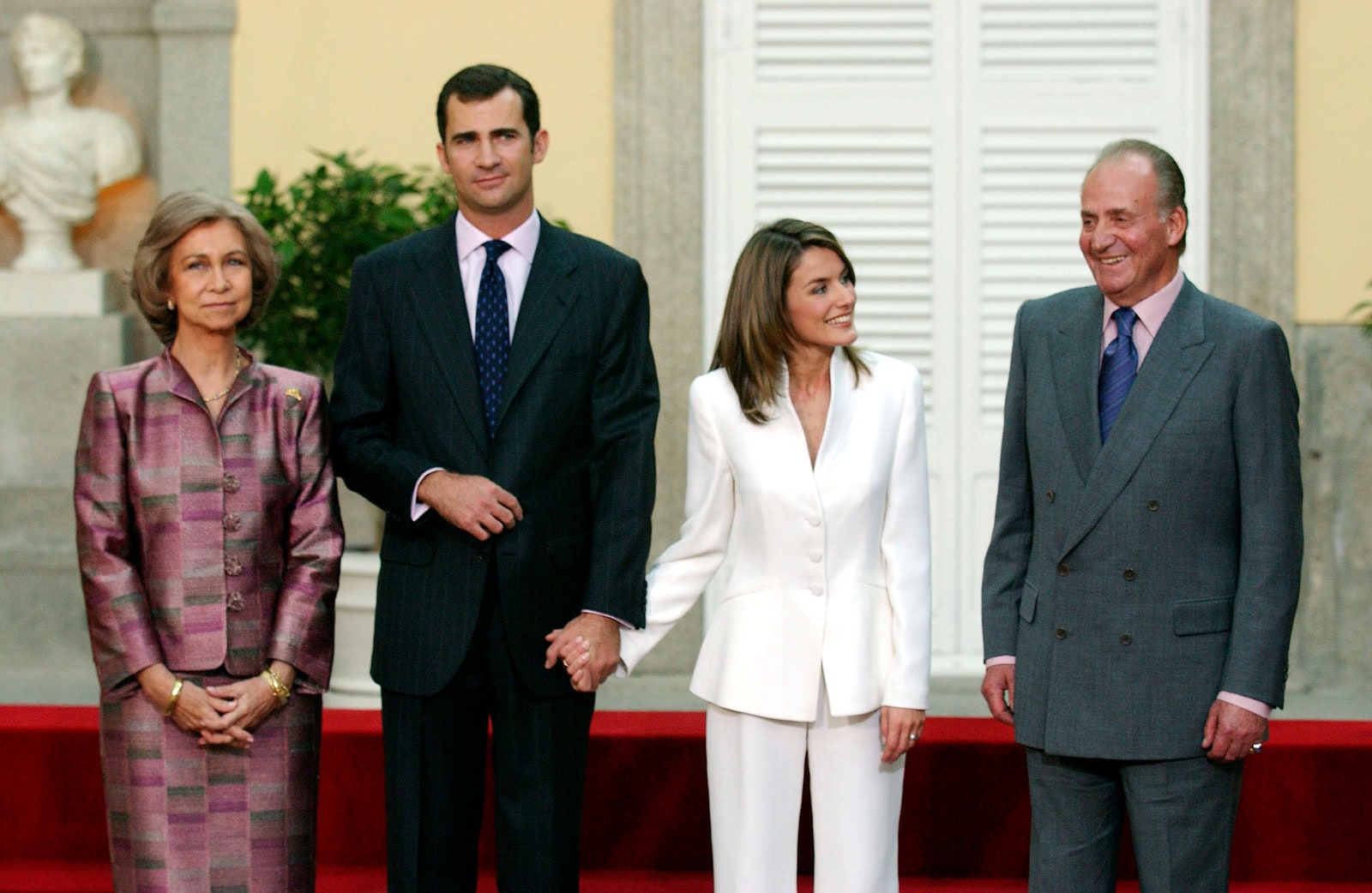 Görüntü, İspanya'dan Juan Carlos I Felipe VI, İspanya Kraliçesi Sofia, İspanya Kraliçesi Letizia ve Aksesuarlarını içerebilir