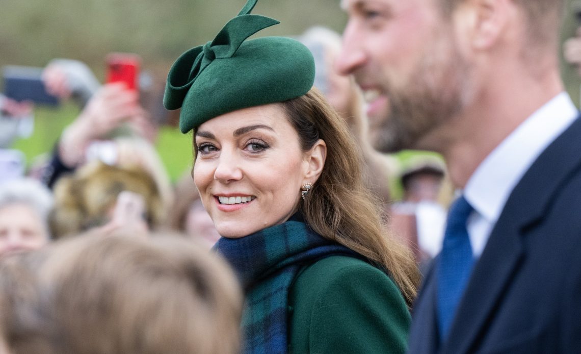 Kate Middleton bu Noel'de tüm çocuklarına uyacak bir şenlik aksesuarı ekledi