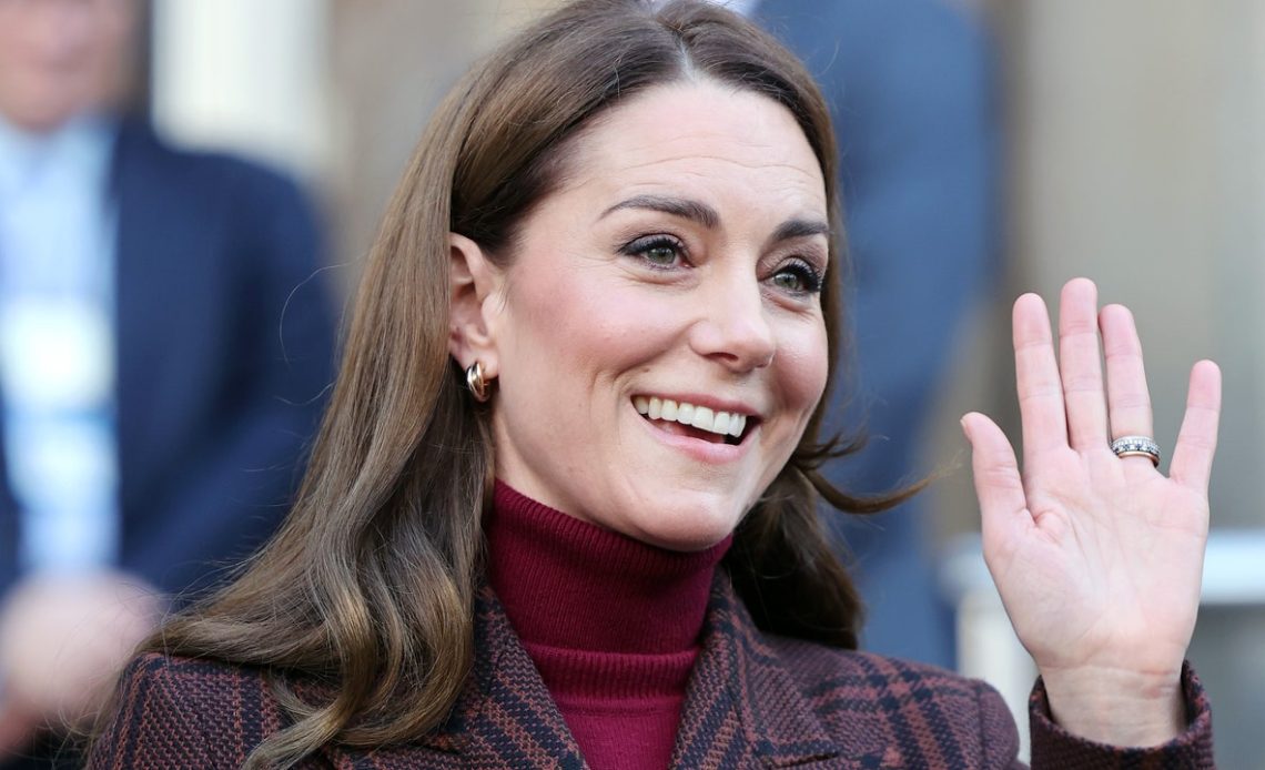 Kate Middleton bu (nispeten) incelikli alternatif için nişan yüzüğünü terk etti