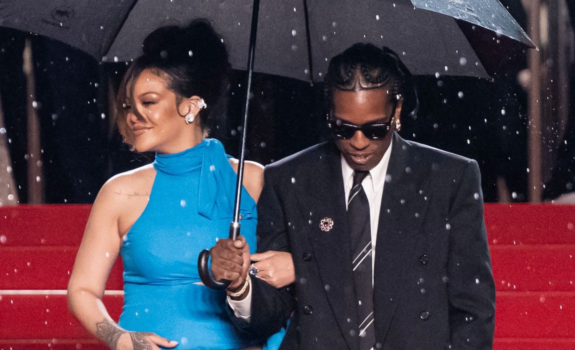 Rihanna, Cannes'da şaşırtıcı bir görünüm sırasında 2000'li yılların başından itibaren promosyonu içeriyor