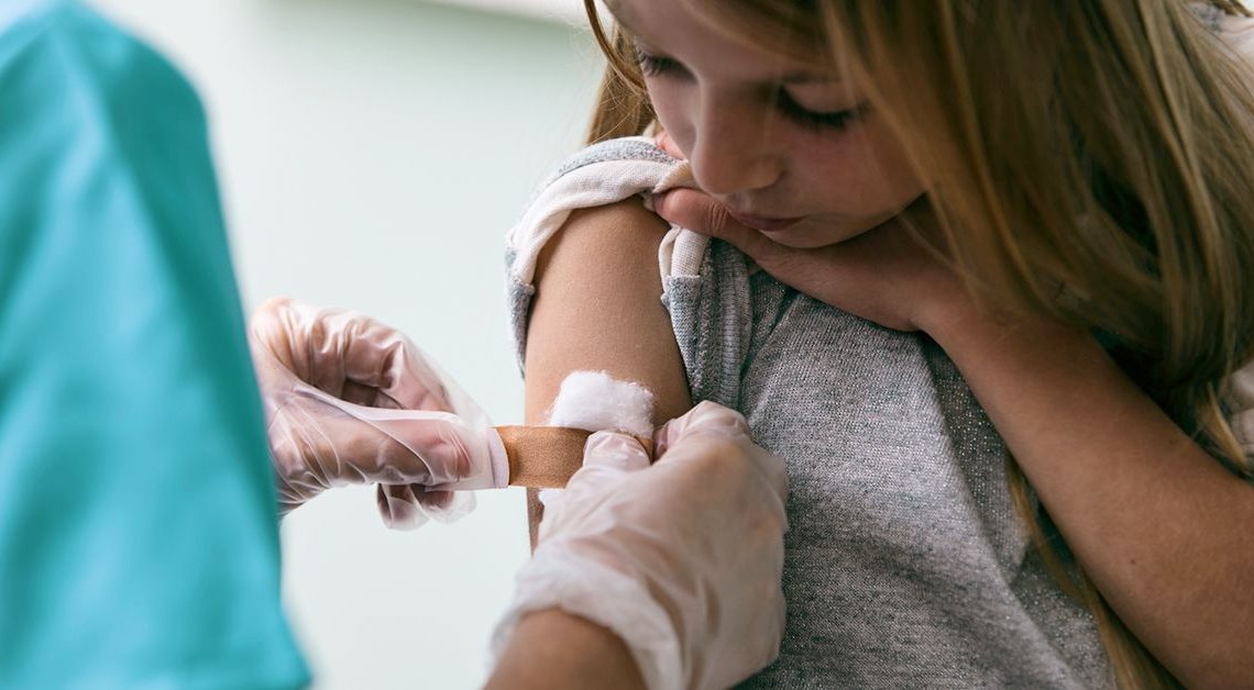 CDC, FDA Sağlıklı Yetişkinler, Çocuklar ve Hamile Kadınlar için COVID Kayıtlarına Erişim Sınırı, İnsanlar