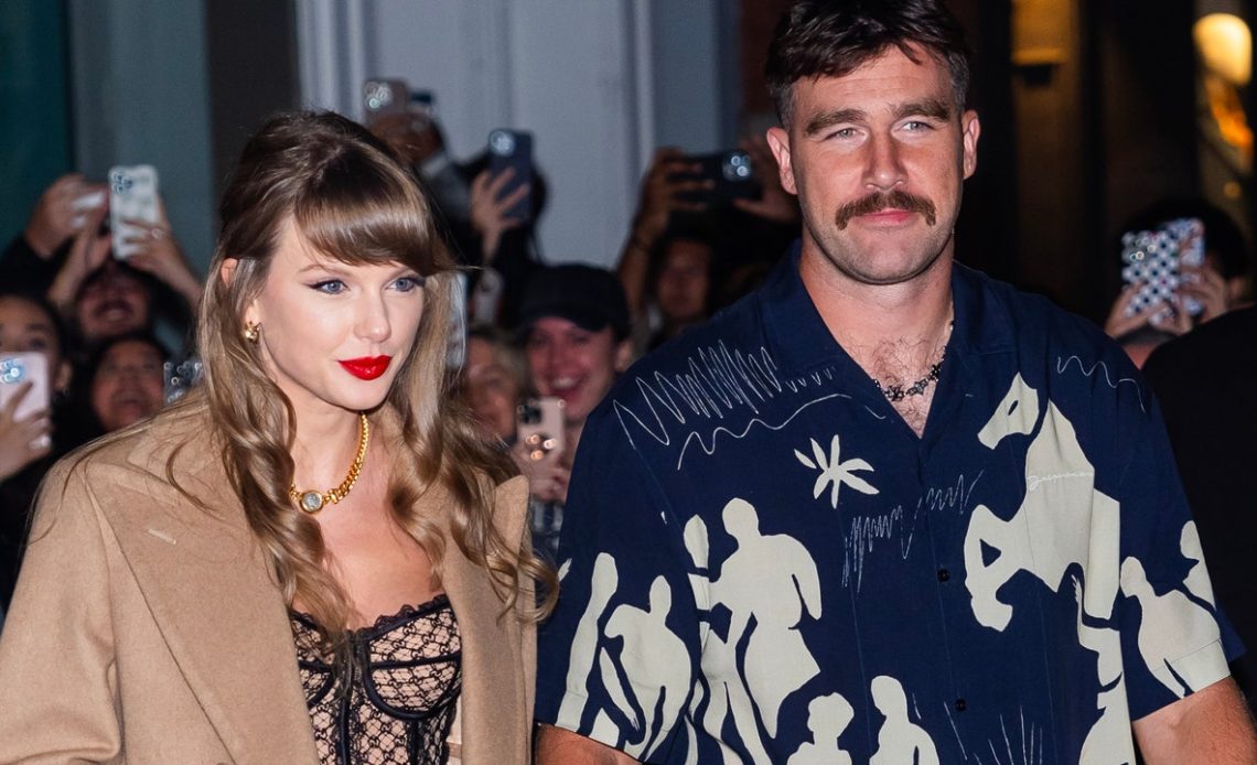 Taylor Swifts Sports Bar kıyafeti kot şort ve t -shirt'e havadar alternatiftir