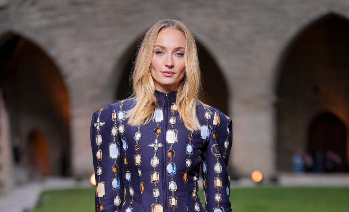 Conclave'den LV ile Cruise'a: Louis Vuitton'un Avignon'daki Palais des Papes'teki Cruise 2026 gösterisinden tüm cazibe