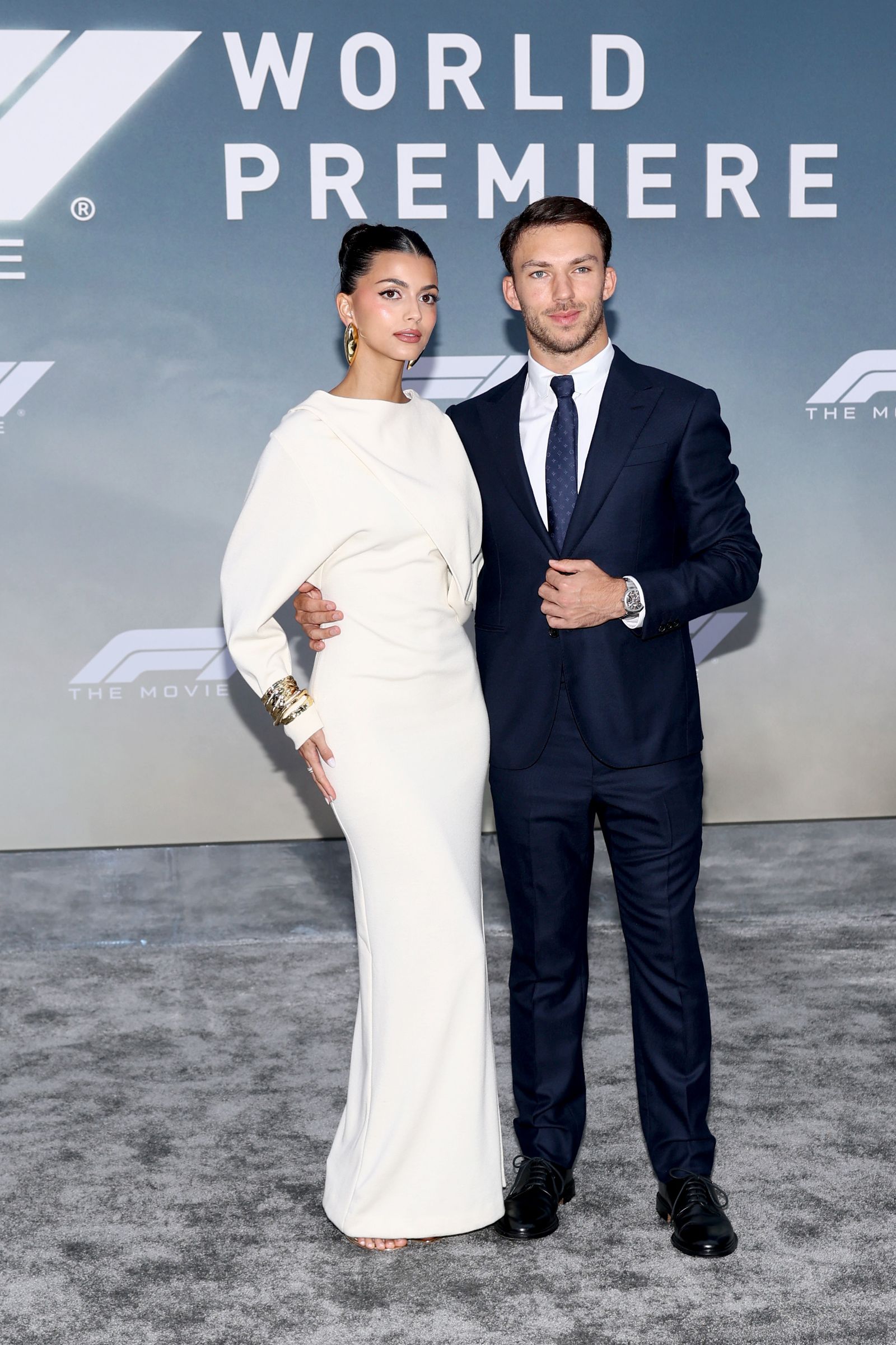 Resim Pierre Gasly Moda Yetişkin Kişi İçeriği İçeriği Giyim Giysileri Resmi Giyim Takım Aksesuarları ve Kravat