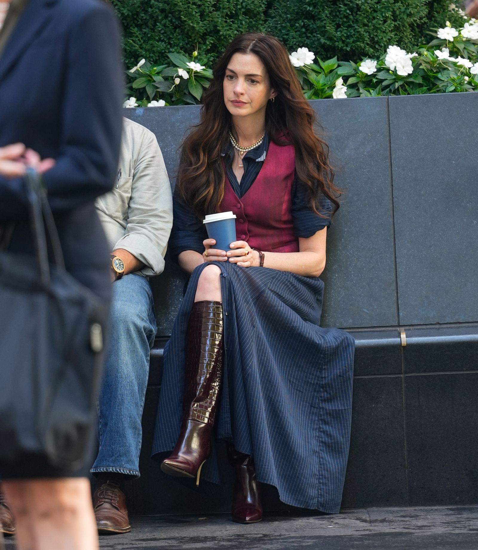 Görüntü Anne Hathaway Giyim Ayakkabı Schuhpers Sit Aksesuar Çanta Çanta Kupası ve Yetişkinler