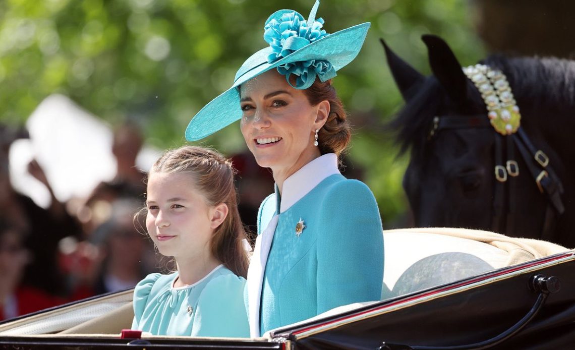Prenses Charlotte zaten Mother Kate Middleton'dan stil alıyor
