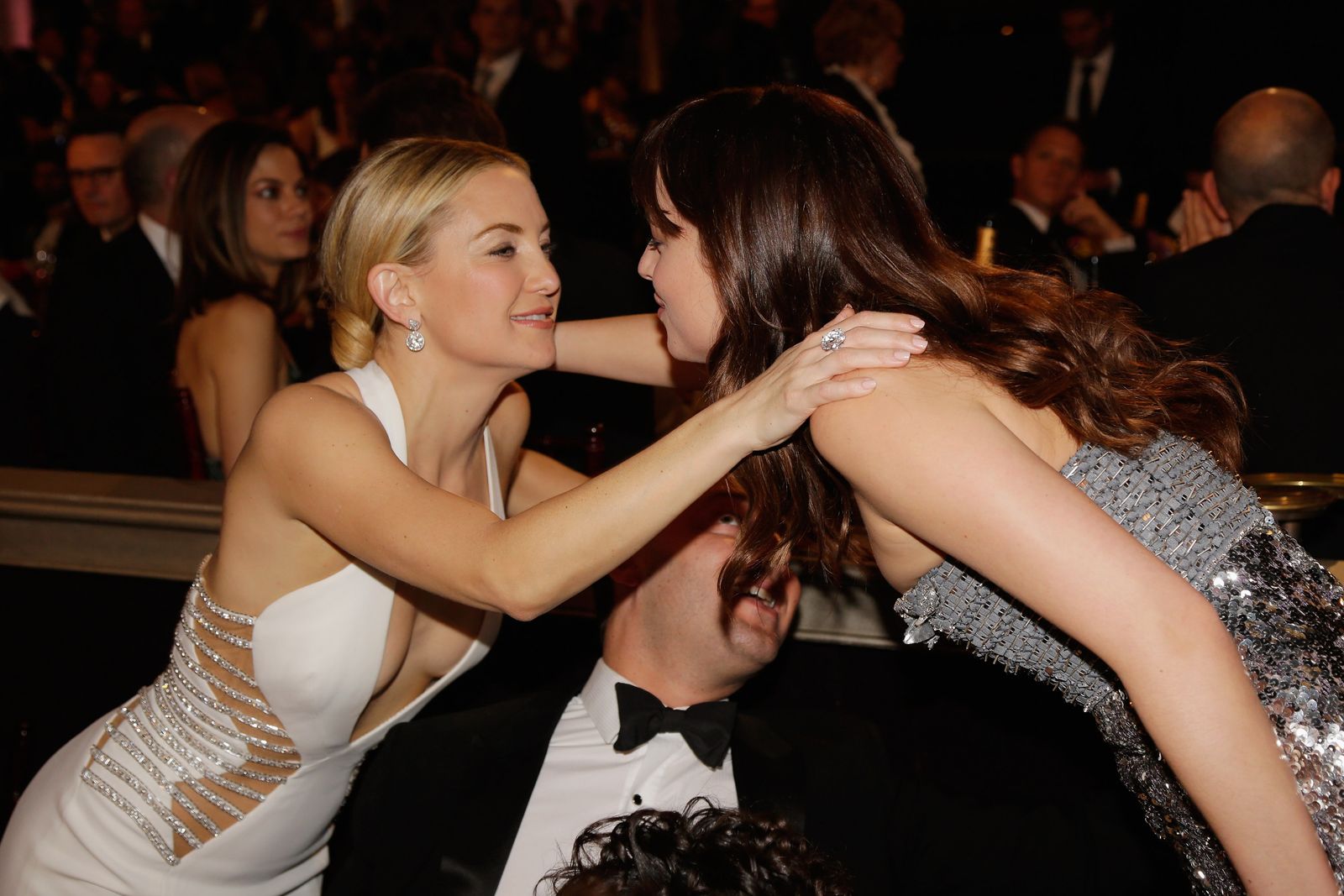 Resim Kate Hudson Dakota Johnson Johnson Michelle Monaghan Giyim Elbise Aksesuarları Resmi Kravat ve Takım