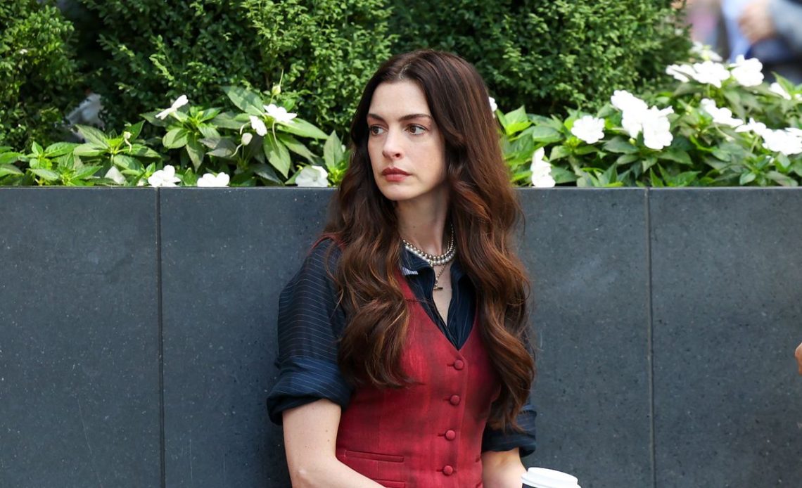Anne Hathaway sonbahar katmanında devrim yapmak üzere