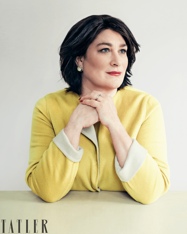 Resim şunları içerebilir: Sarah Vine, Yüz, Baş, Kişi, Fotoğraf, Portre, Yetişkin, Giyim, Uzun Kol, Kol ve Örgü
