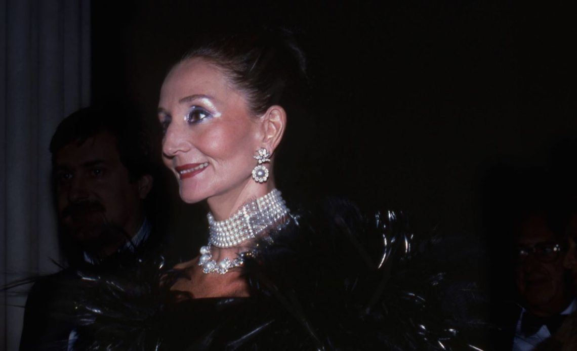 Jacqueline de Ribes'in doğum gününde, Fransız Topluluğu Kuğu'nun şık hayatına girin
