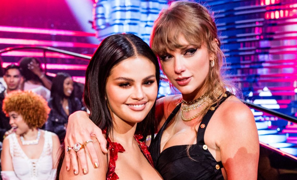 Taylor Swift, Selena Gomez'in Düğünü'nde bir dönüş için "kavrulmuş" trendini aldı