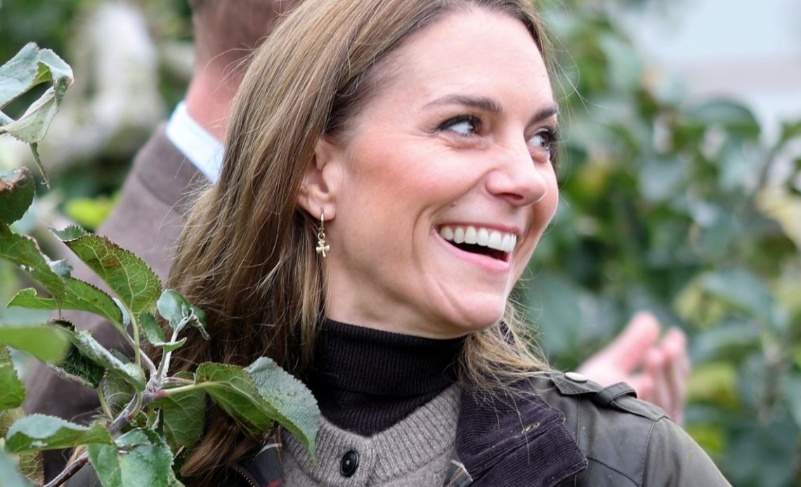 Kate Middleton aynı anda üç sonbahar trendiyle piyasaya çıktı