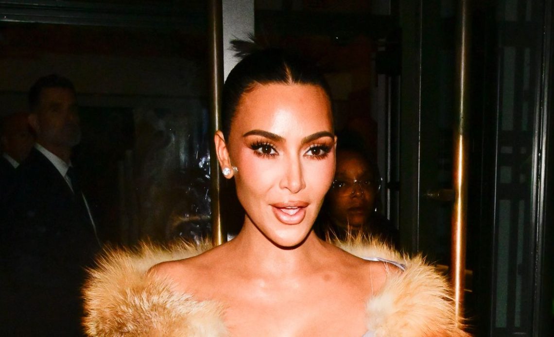 Kim Kardashian bu sezonun en trend renk kombinasyonuna imzasını attı