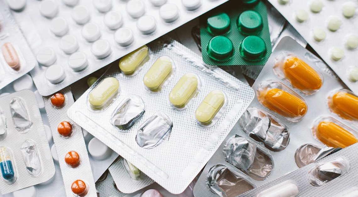 Kilo ve kan basıncındaki değişiklikler gibi antidepresan yan etkileri ilaca bağlı olarak değişir.